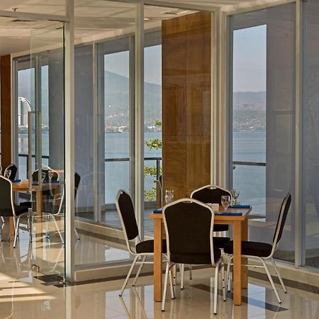 Whiz Prime Hotel Megamas Manado Dış mekan fotoğraf