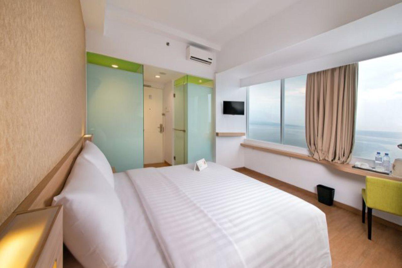 Whiz Prime Hotel Megamas Manado Dış mekan fotoğraf