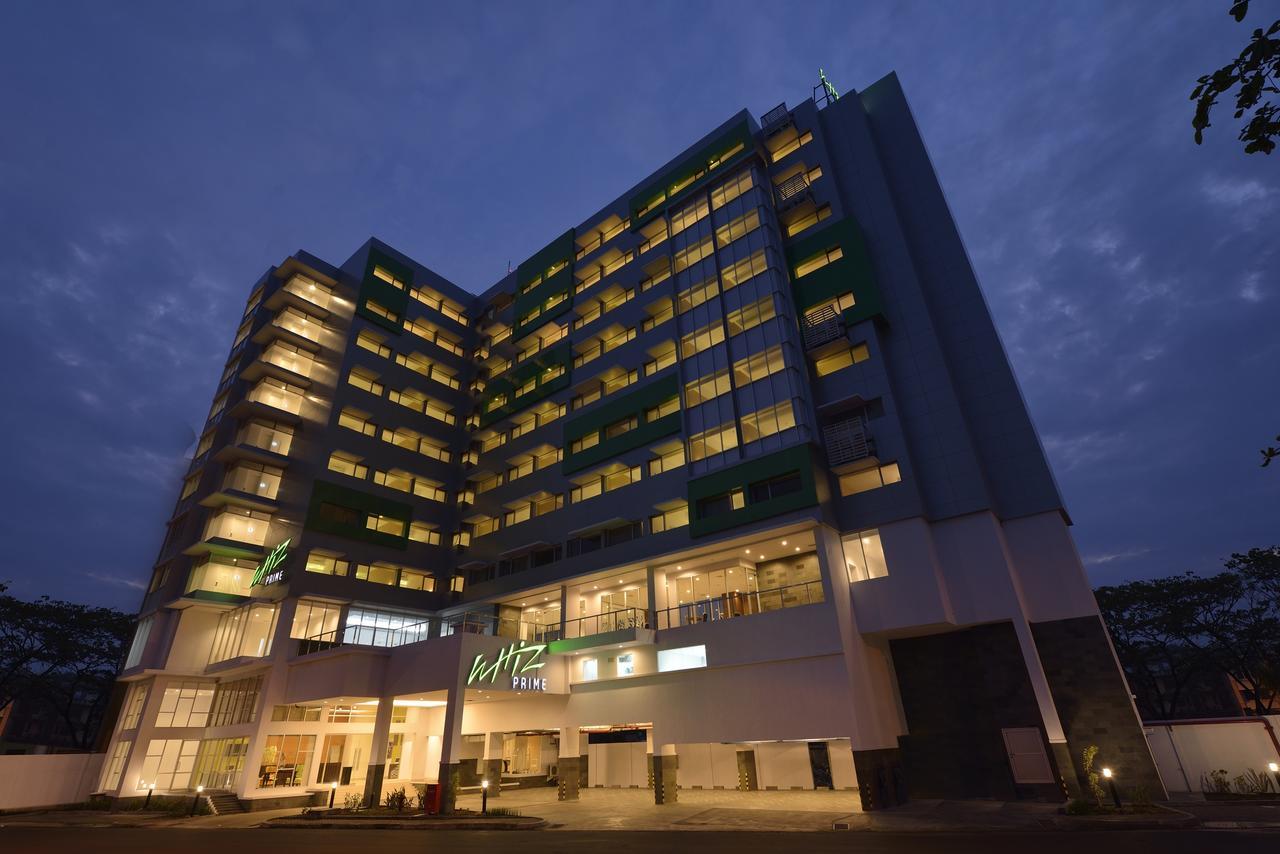 Whiz Prime Hotel Megamas Manado Dış mekan fotoğraf