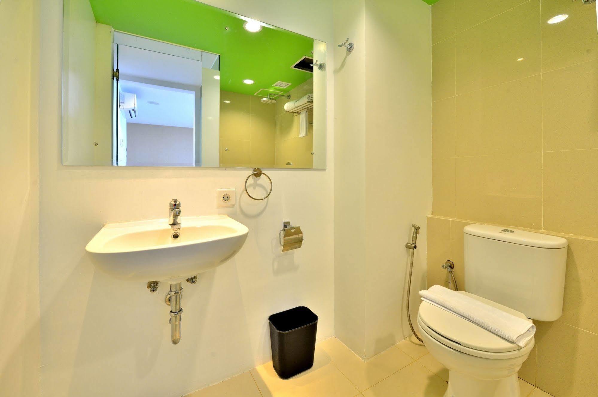 Whiz Prime Hotel Megamas Manado Dış mekan fotoğraf