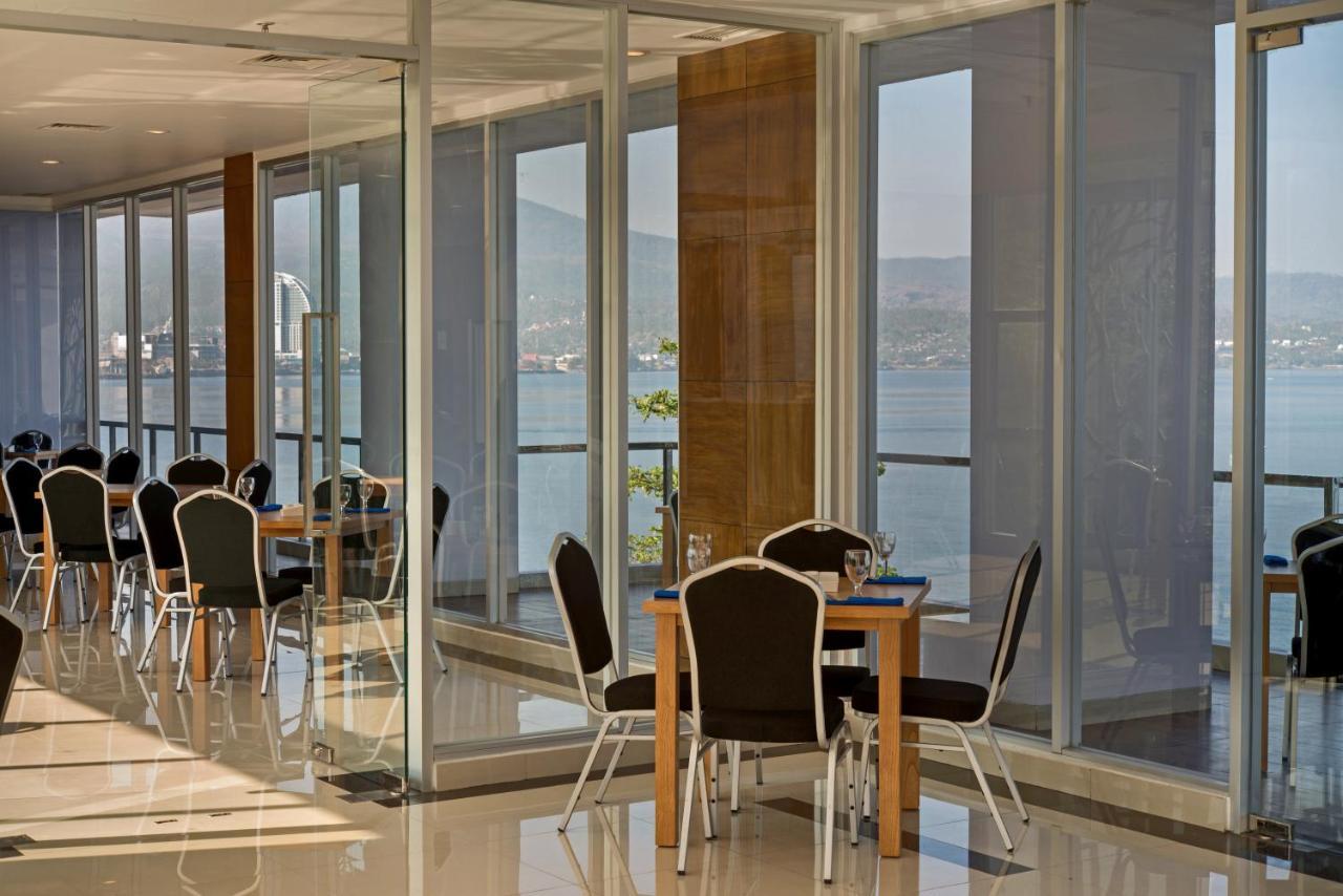 Whiz Prime Hotel Megamas Manado Dış mekan fotoğraf