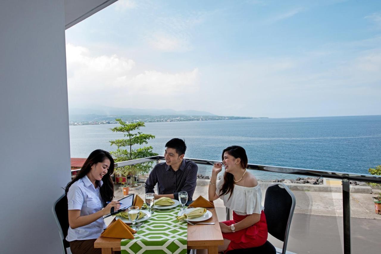 Whiz Prime Hotel Megamas Manado Dış mekan fotoğraf